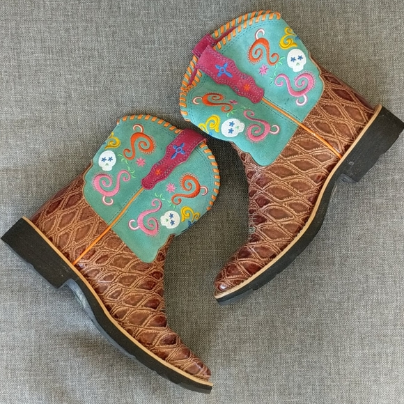 Ariat  sugar skull boot - Picture 2 of 10